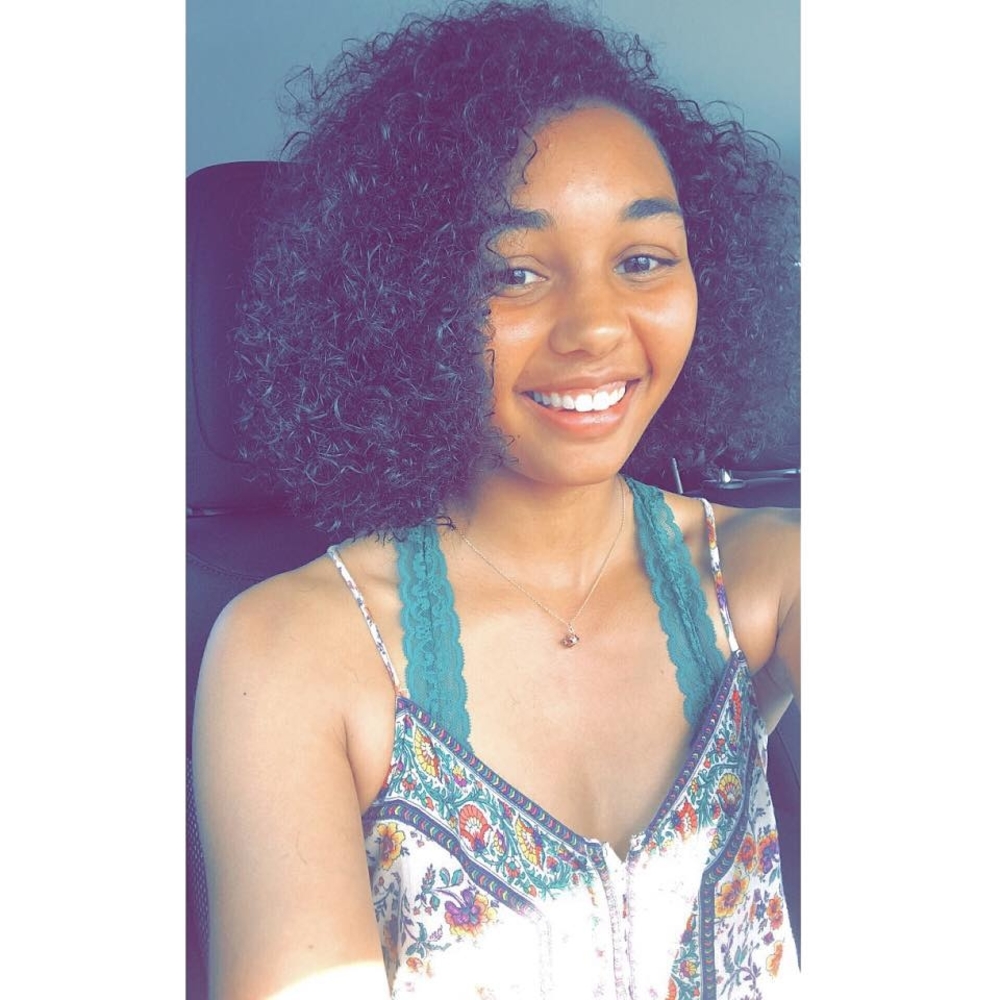 Meet your Posher, Olivia